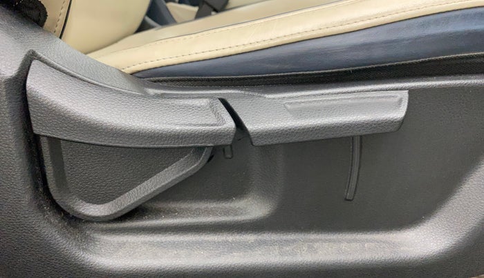 2022 KIA CARENS LUXURY PLUS 1.5 DIESEL AT 7 STR, Diesel, Automatic, 38,559 km, Driver Side Adjustment Panel