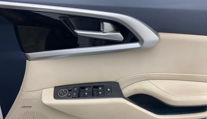 2022 KIA CARENS LUXURY PLUS 1.5 DIESEL AT 7 STR, Diesel, Automatic, 38,559 km, Driver Side Door Panels Control