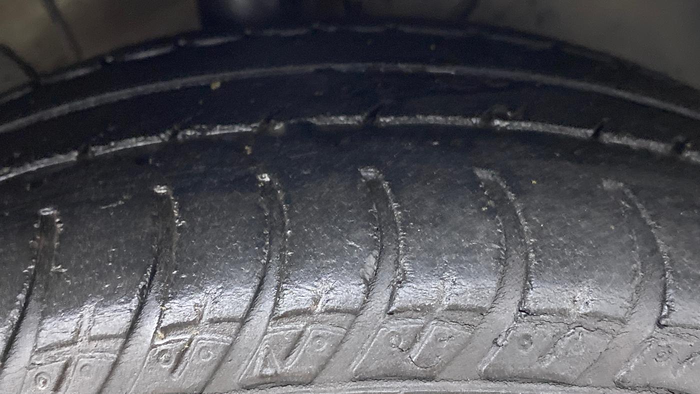 2014 Volkswagen Jetta HIGHLINE TDI AT, Diesel, Automatic, 93,738 km, Right Front Tyre Tread