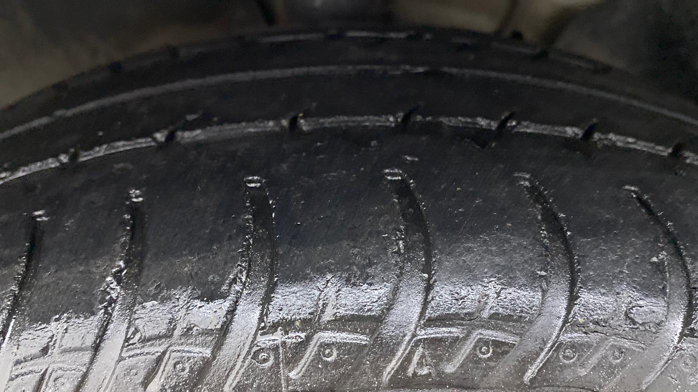 2014 Volkswagen Jetta HIGHLINE TDI AT, Diesel, Automatic, 93,738 km, Left Front Tyre Tread