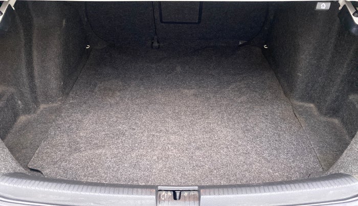 2014 Volkswagen Jetta HIGHLINE TDI AT, Diesel, Automatic, 93,738 km, Boot Inside