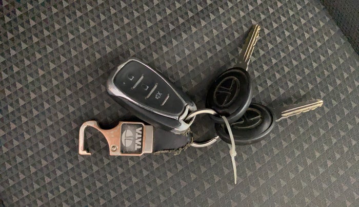 2017 Tata TIGOR XM PETROL, Petrol, Manual, 89,693 km, Key Close Up