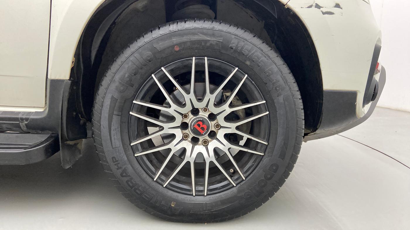2020 Renault Duster RXE 1.3 TURBO PETROL MT, Petrol, Manual, 30,952 km, Right Front Wheel