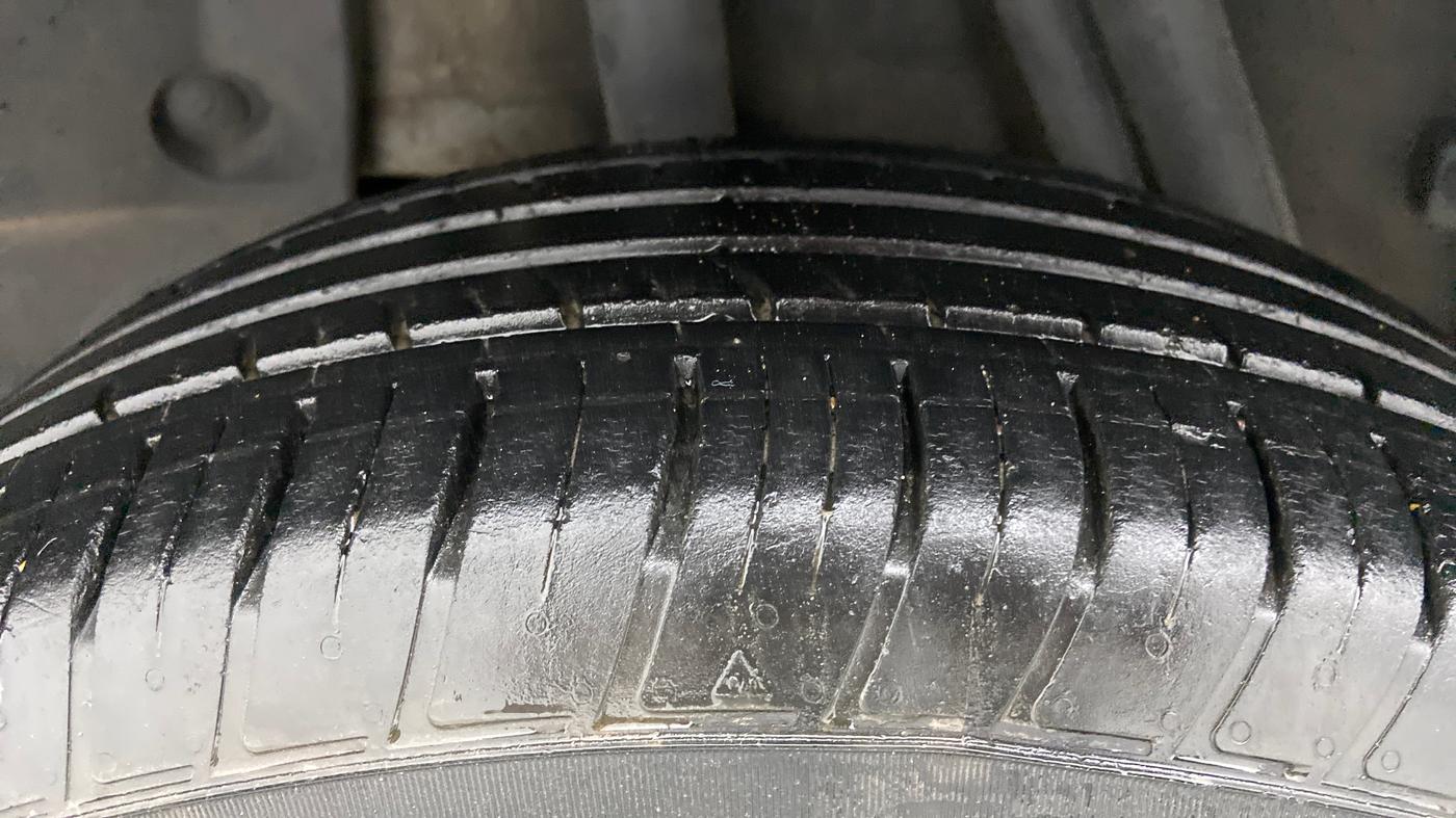 2020 Renault Duster RXE 1.3 TURBO PETROL MT, Petrol, Manual, 30,952 km, Right Rear Tyre Tread