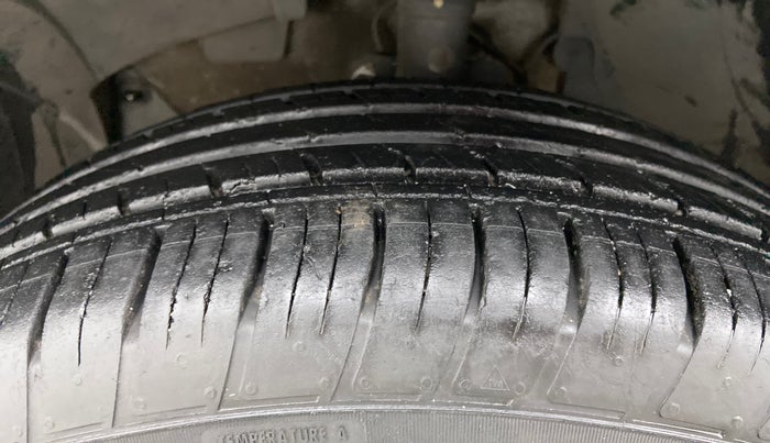 2020 Renault Duster RXE 1.3 TURBO PETROL MT, Petrol, Manual, 30,952 km, Left Front Tyre Tread