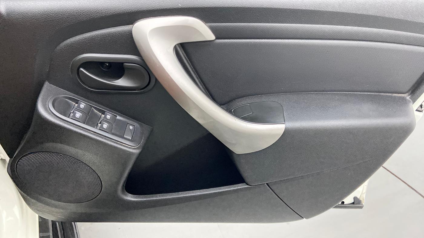 2020 Renault Duster RXE 1.3 TURBO PETROL MT, Petrol, Manual, 30,952 km, Driver Side Door Panels Control