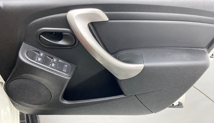 2020 Renault Duster RXE 1.3 TURBO PETROL MT, Petrol, Manual, 30,952 km, Driver Side Door Panels Control