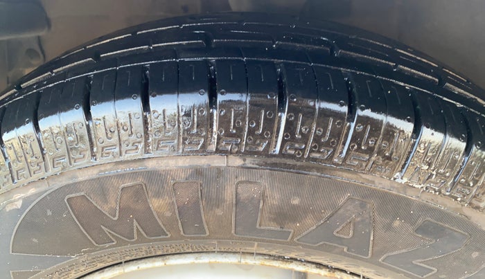 2014 Hyundai i10 MAGNA 1.1, Petrol, Manual, 53,673 km, Left Front Tyre Tread