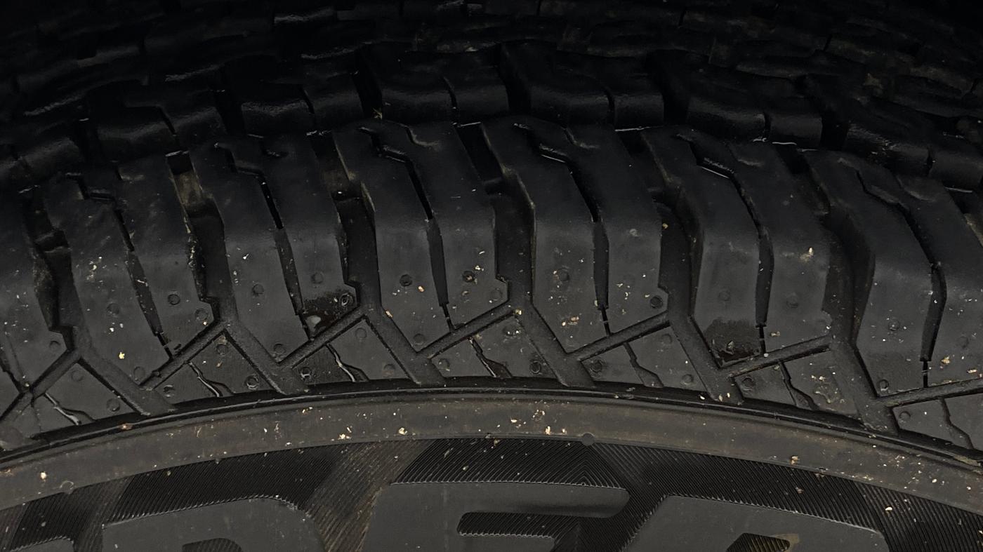 2015 Mahindra TUV300 T8 AMT, Diesel, Automatic, 23,417 km, Left Front Tyre Tread