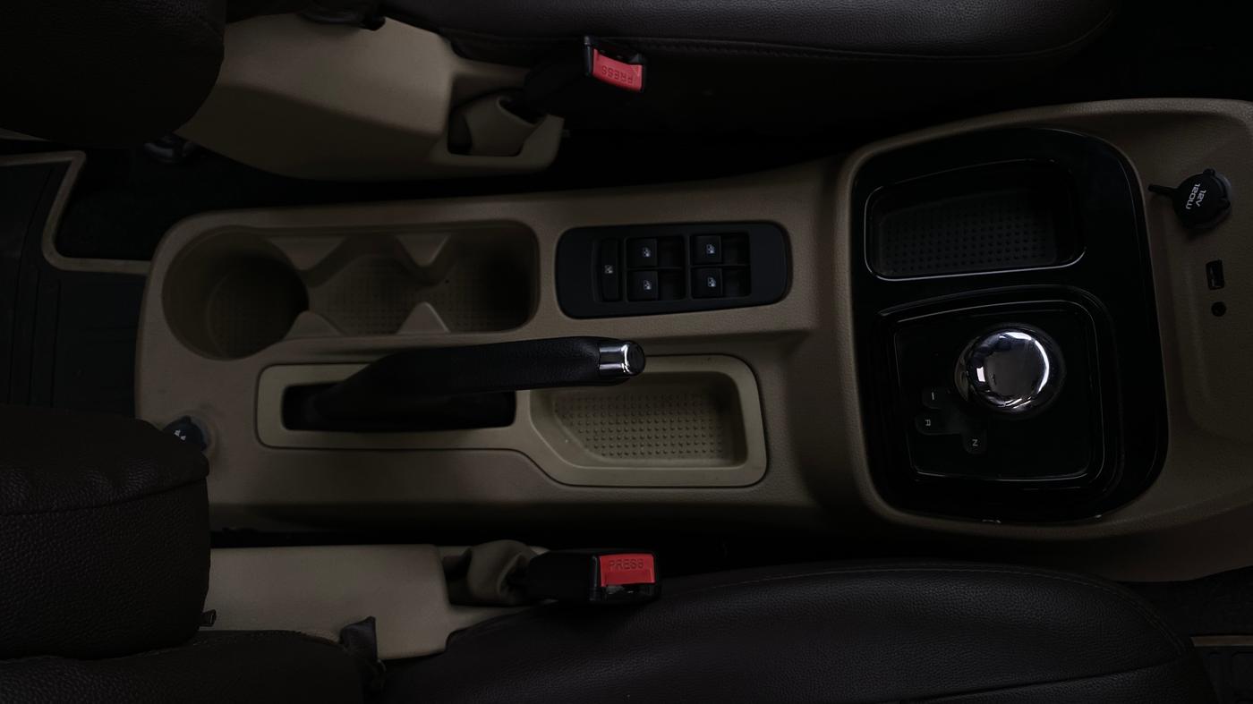 2015 Mahindra TUV300 T8 AMT, Diesel, Automatic, 23,417 km, Gear Lever