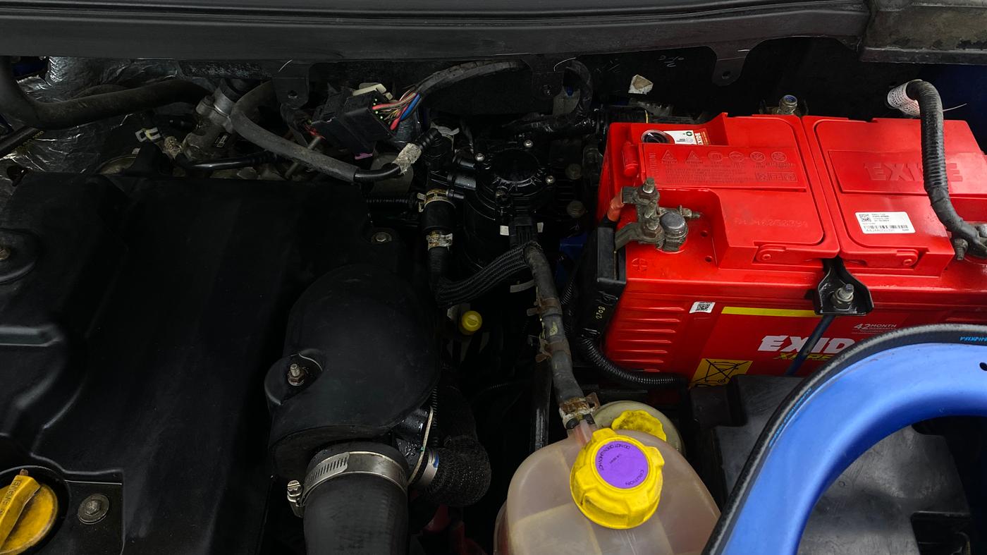 2015 Mahindra TUV300 T8 AMT, Diesel, Automatic, 23,417 km, Engine View - Left