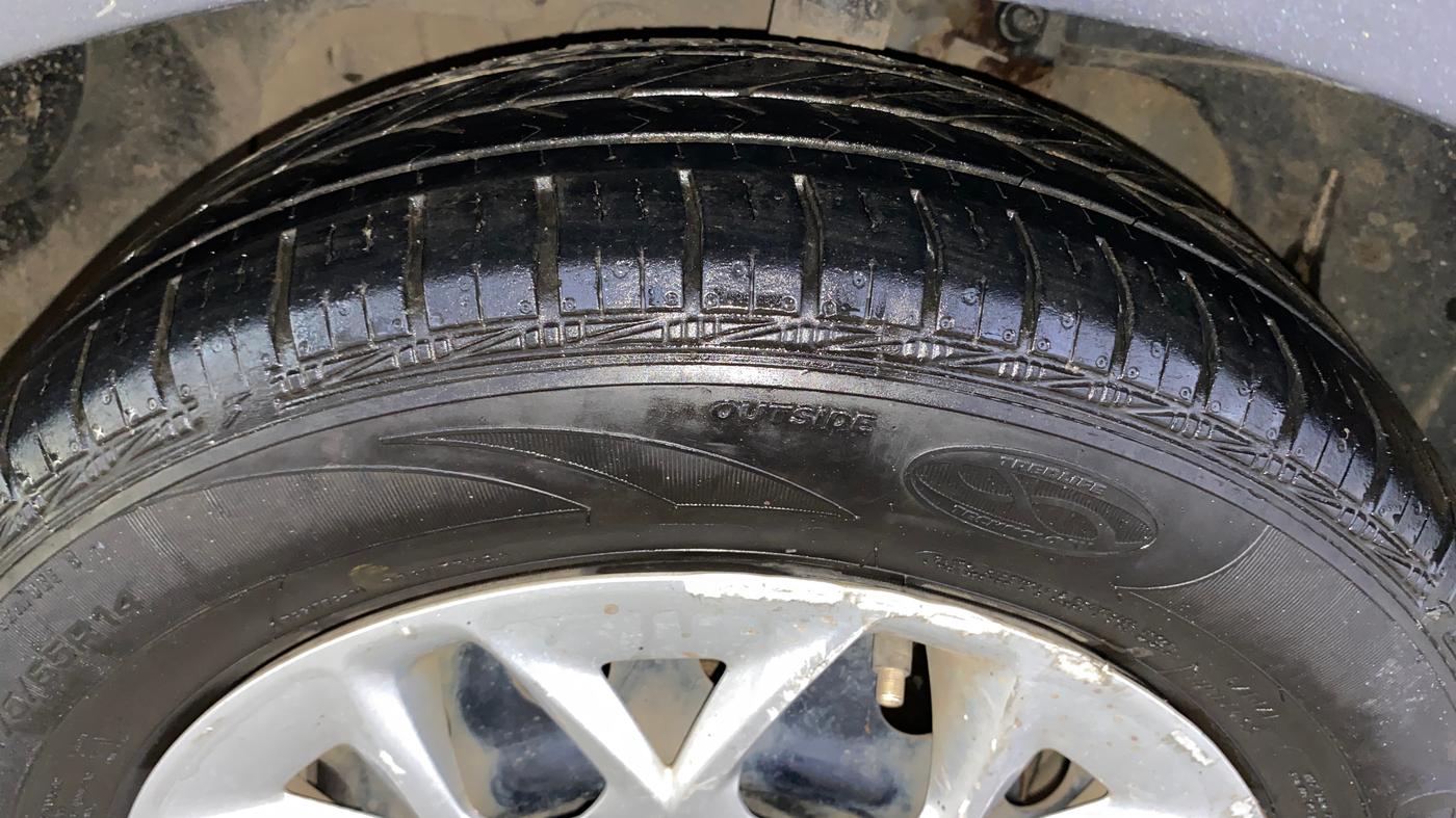 2015 Ford Figo Aspire TREND 1.2 PETROL, Petrol, Manual, 64,704 km, Left Front Tyre Tread