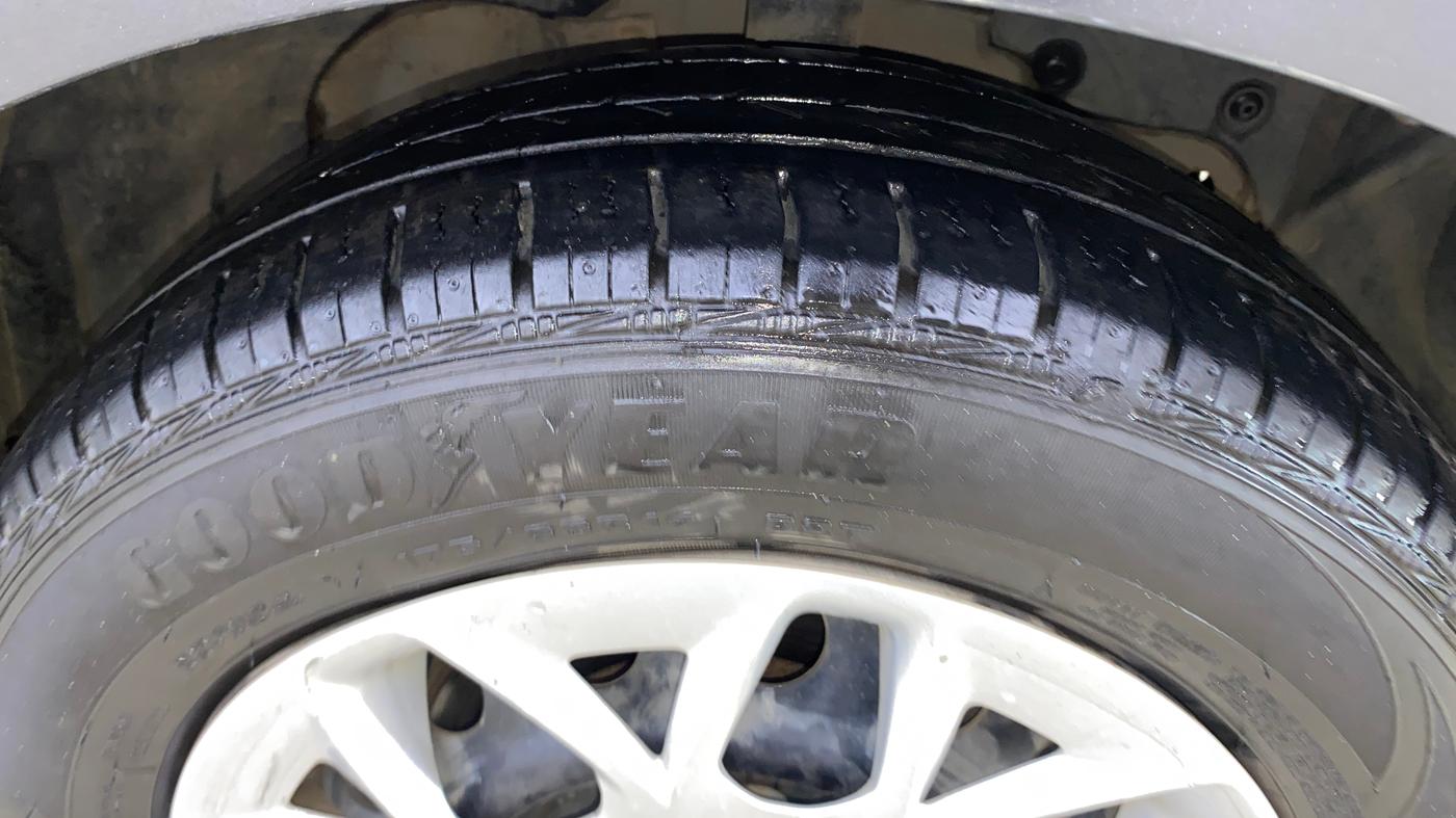 2015 Ford Figo Aspire TREND 1.2 PETROL, Petrol, Manual, 64,704 km, Right Front Tyre Tread