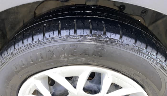 2015 Ford Figo Aspire TREND 1.2 PETROL, Petrol, Manual, 64,576 km, Right Front Tyre Tread