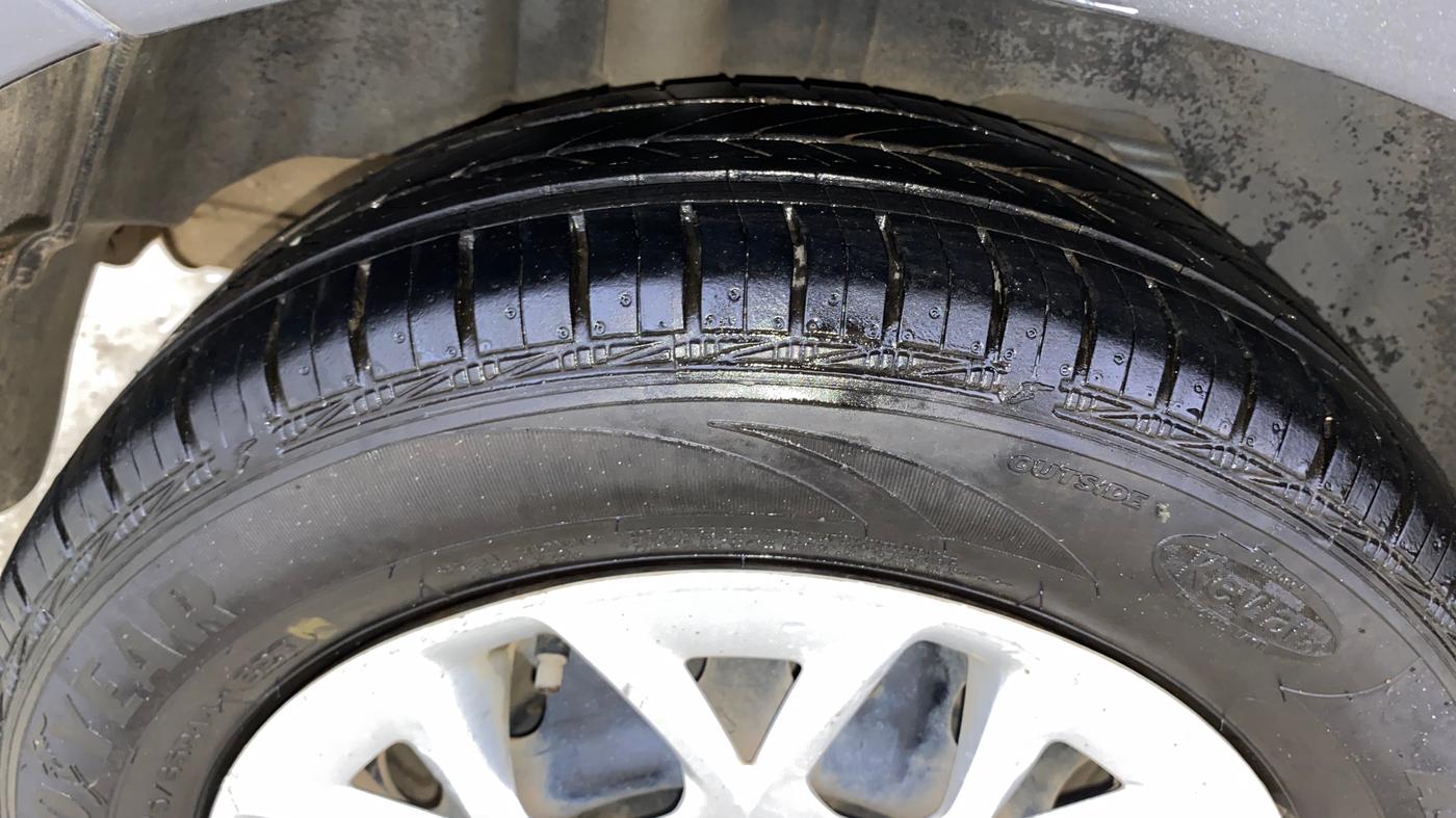 2015 Ford Figo Aspire TREND 1.2 PETROL, Petrol, Manual, 64,704 km, Right Rear Tyre Tread
