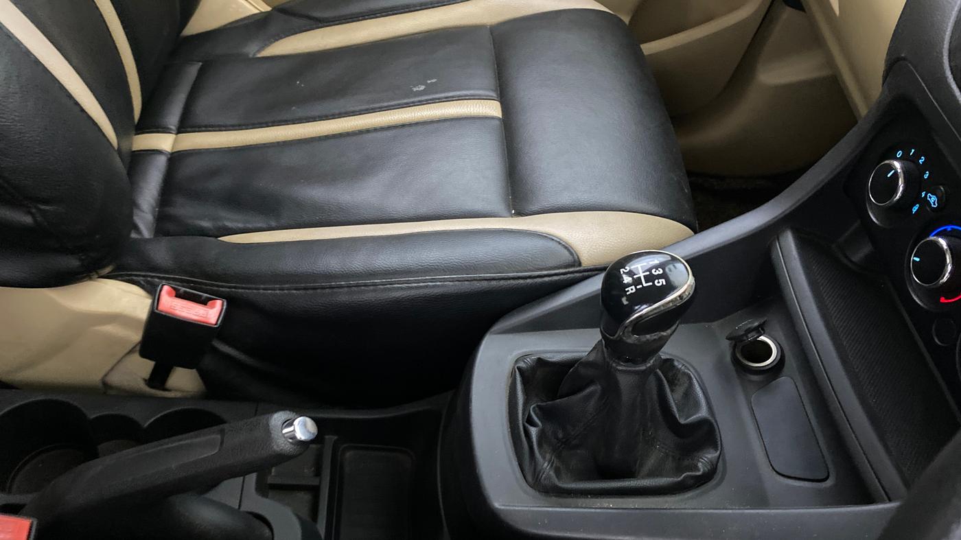 2015 Ford Figo Aspire TREND 1.2 PETROL, Petrol, Manual, 64,704 km, Gear Lever