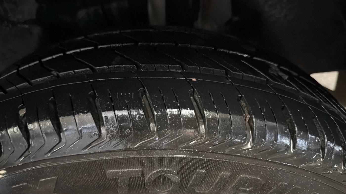 2019 Maruti Swift LXI, Petrol, Manual, 49,997 km, Left Rear Tyre Tread