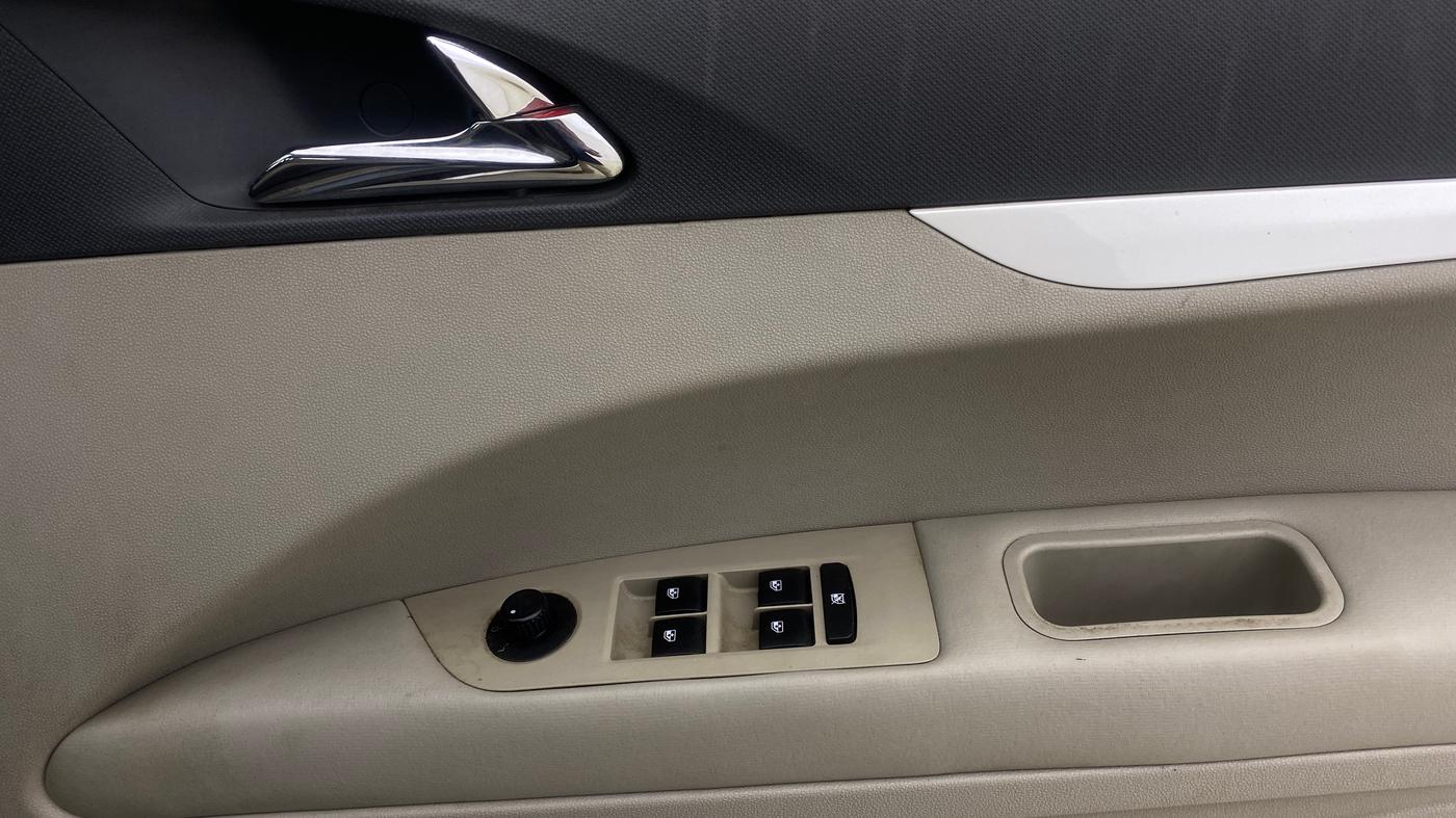 2019 Mahindra MARAZZO M6 7 STR, Diesel, Manual, 78,941 km, Driver Side Door Panels Control
