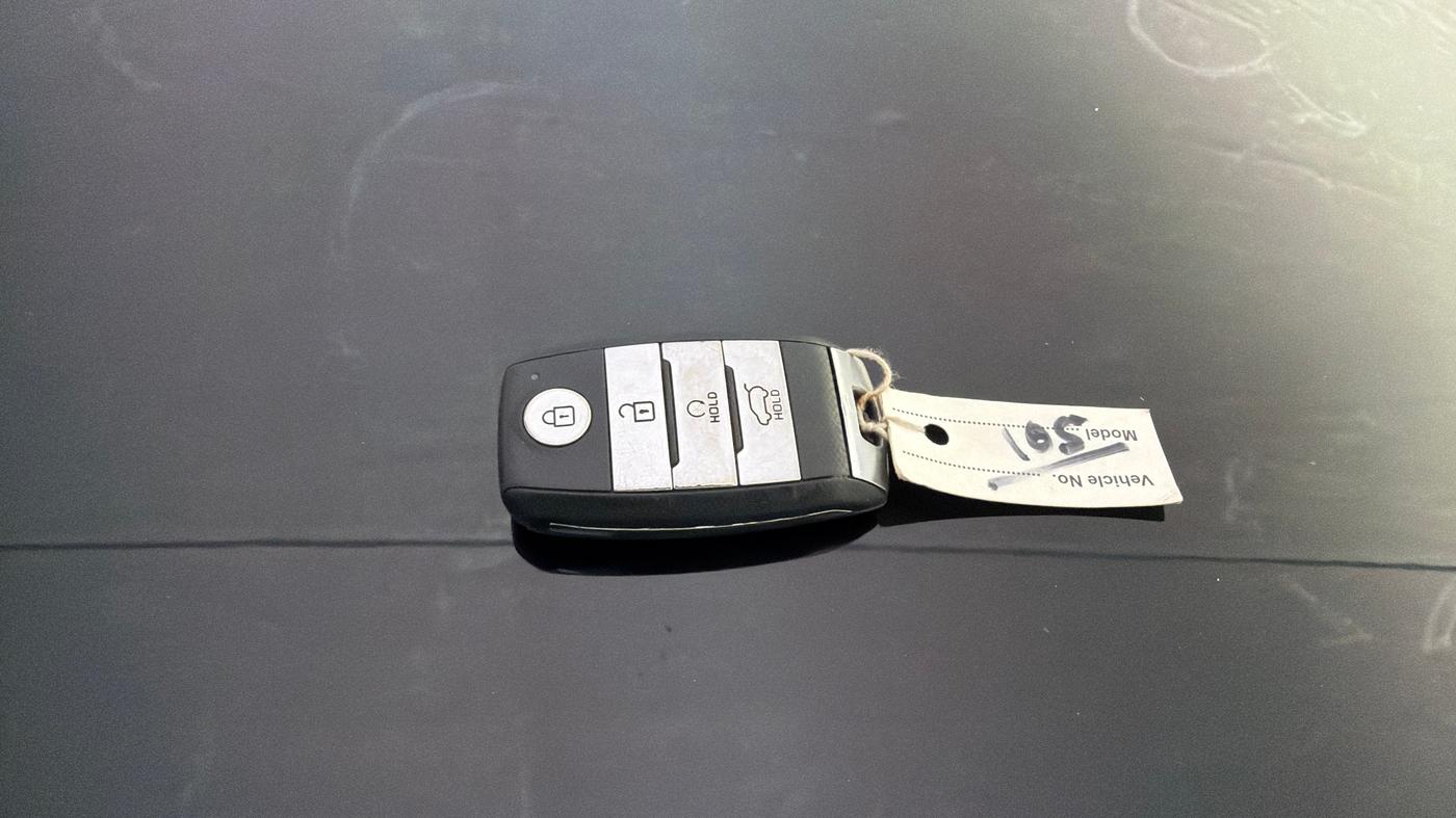 2022 KIA CARENS LUXURY PLUS 1.5 DIESEL AT 7 STR, Diesel, Automatic, 1,13,907 km, Key Close Up