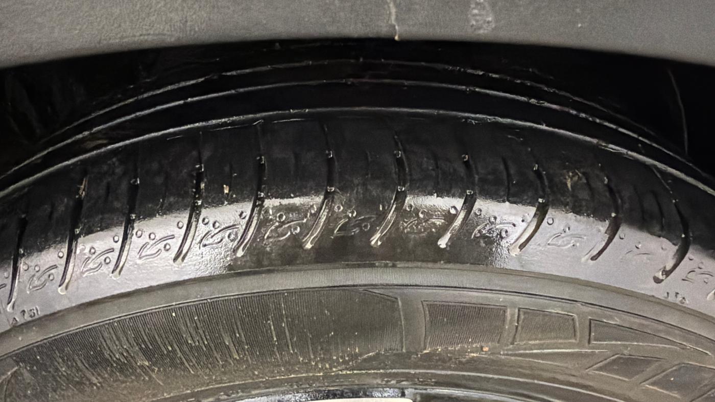 2022 KIA CARENS LUXURY PLUS 1.5 DIESEL AT 7 STR, Diesel, Automatic, 1,13,907 km, Right Front Tyre Tread
