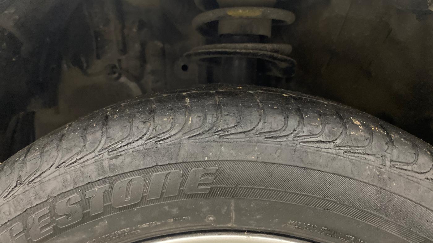 2015 Toyota Etios Liva VX, Petrol, Manual, 59,522 km, Left Front Tyre Tread