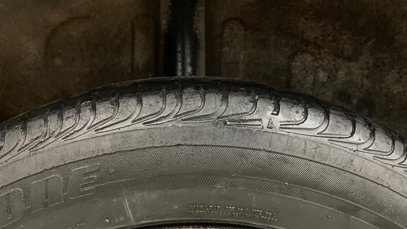 2015 Toyota Etios Liva VX, Petrol, Manual, 59,522 km, Right Rear Tyre Tread