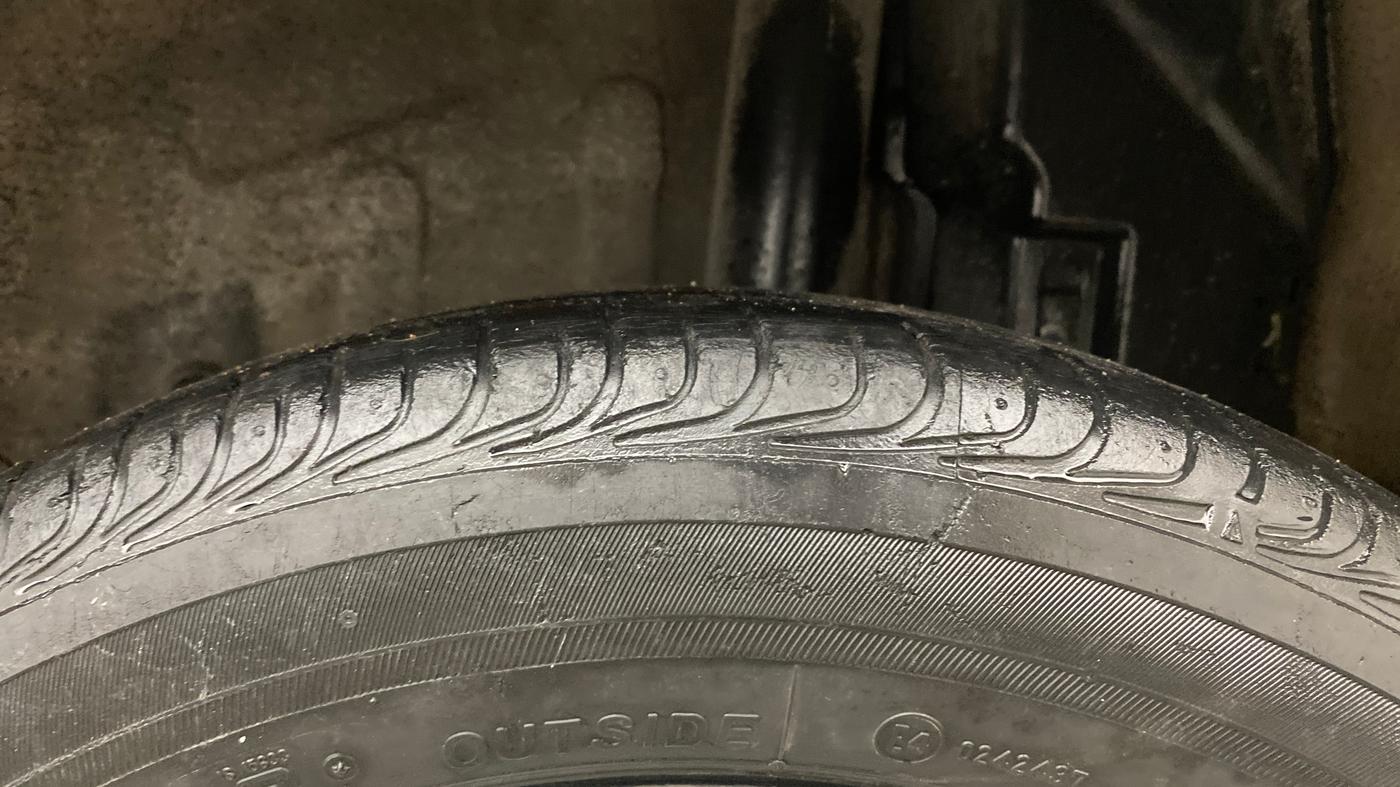 2015 Toyota Etios Liva VX, Petrol, Manual, 59,522 km, Left Rear Tyre Tread
