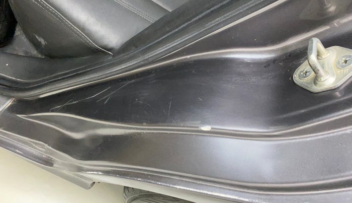 2021 Honda Amaze 1.5L I-DTEC VX CVT, Diesel, Automatic, 49,813 km, Left C pillar - Minor scratches