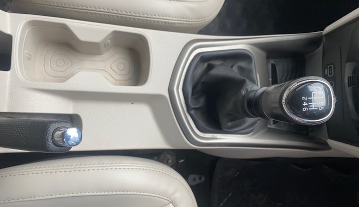 2021 Mahindra XUV300 W8 (O) 1.2 PETROL, Petrol, Manual, 82,584 km, Gear Lever