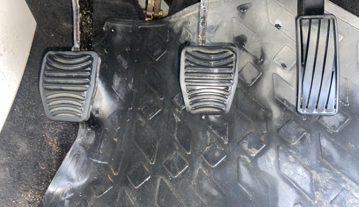 2021 Mahindra XUV300 W8 (O) 1.2 PETROL, Petrol, Manual, 82,584 km, Pedals