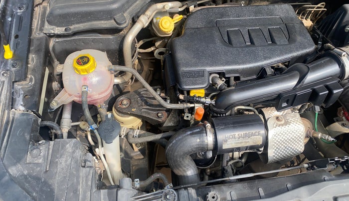 2021 Mahindra XUV300 W8 (O) 1.2 PETROL, Petrol, Manual, 82,584 km, Engine View - Right