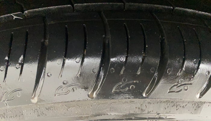 2021 Mahindra XUV300 W8 (O) 1.2 PETROL, Petrol, Manual, 82,584 km, Left Front Tyre Tread