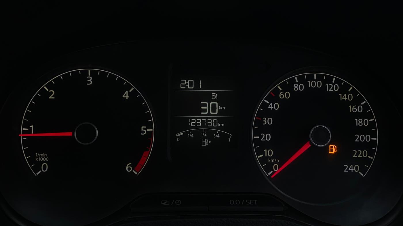 2016 Volkswagen Polo HIGHLINE1.5L, Diesel, Manual, 1,23,726 km, Odometer Image