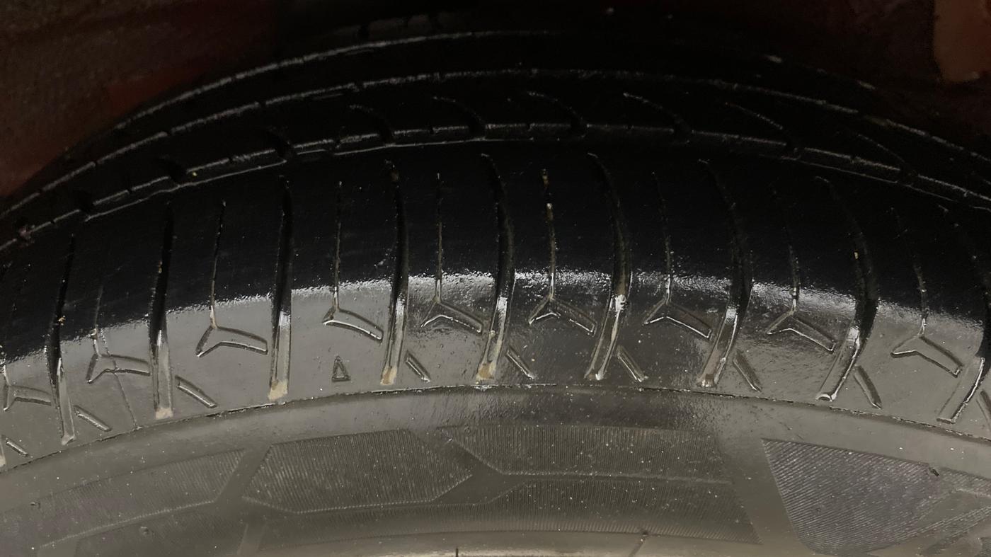 2013 Hyundai i20 MAGNA 1.4 CRDI, Diesel, Manual, 1,41,740 km, Left Rear Tyre Tread