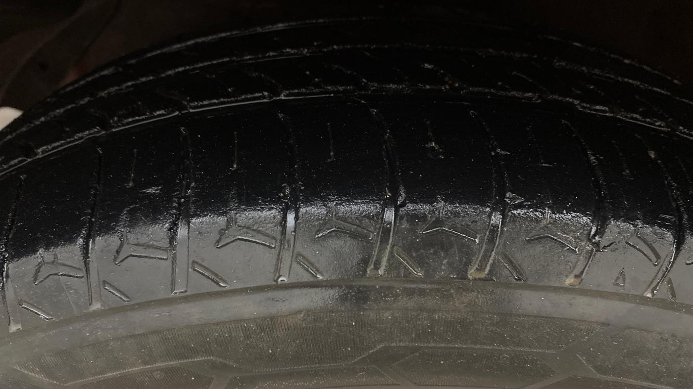 2013 Hyundai i20 MAGNA 1.4 CRDI, Diesel, Manual, 1,41,740 km, Left Front Tyre Tread