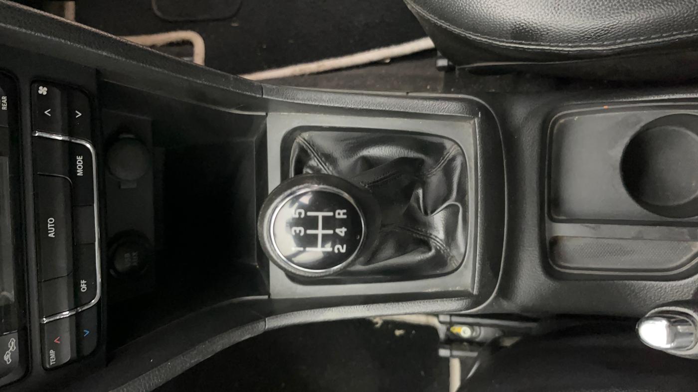 2019 Maruti Vitara Brezza ZDI PLUS DUAL TONE, Diesel, Manual, 24,951 km, Gear Lever
