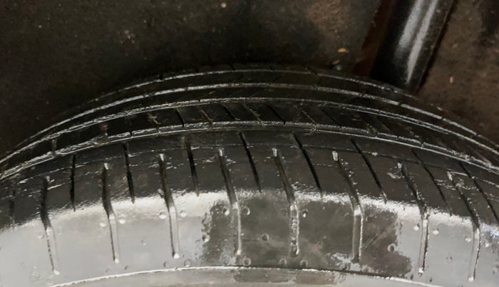 2019 Maruti Vitara Brezza ZDI PLUS DUAL TONE, Diesel, Manual, 24,920 km, Left Rear Tyre Tread