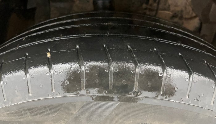 2019 Maruti Vitara Brezza ZDI PLUS DUAL TONE, Diesel, Manual, 24,920 km, Right Front Tyre Tread