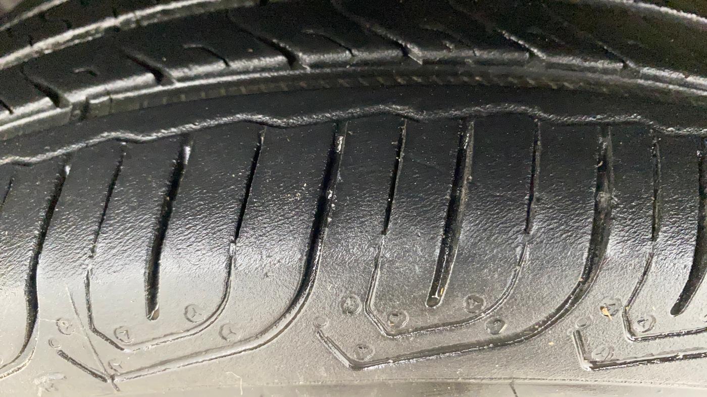 2017 Maruti IGNIS DELTA 1.2, Petrol, Manual, 50,118 km, Left Front Tyre Tread