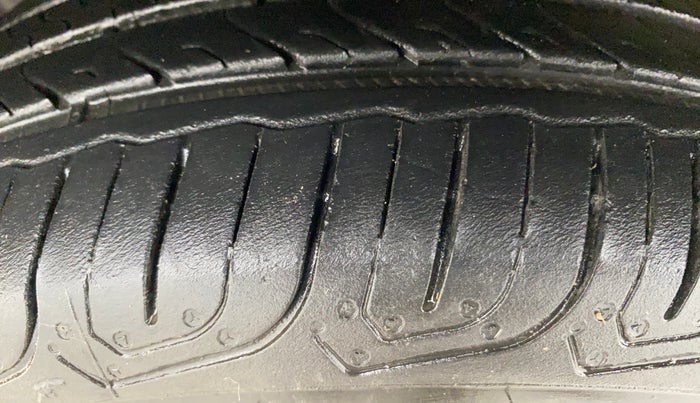 2017 Maruti IGNIS DELTA 1.2, Petrol, Manual, 50,118 km, Left Front Tyre Tread