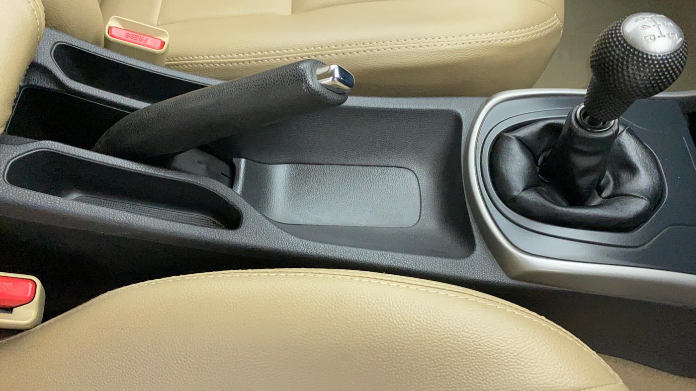 2017 Honda City V MT PETROL, Petrol, Manual, 74,838 km, Gear Lever