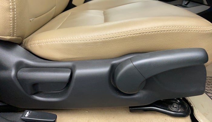2017 Honda City V MT PETROL, Petrol, Manual, 74,838 km, Driver Side Adjustment Panel