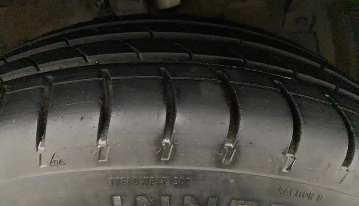 2013 Maruti Ertiga VXI, Petrol, Manual, 57,702 km, Right Front Tyre Tread