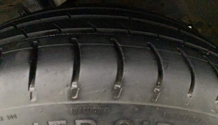 2013 Maruti Ertiga VXI, Petrol, Manual, 57,702 km, Left Front Tyre Tread