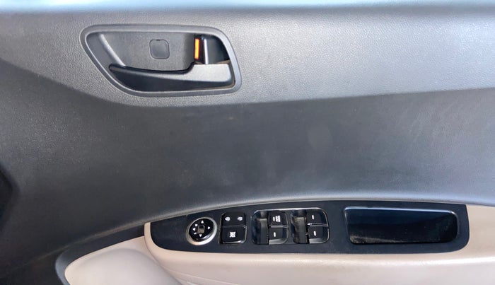 2020 Hyundai Grand i10 MAGNA 1.2 KAPPA VTVT, Petrol, Manual, 79,667 km, Driver Side Door Panels Control