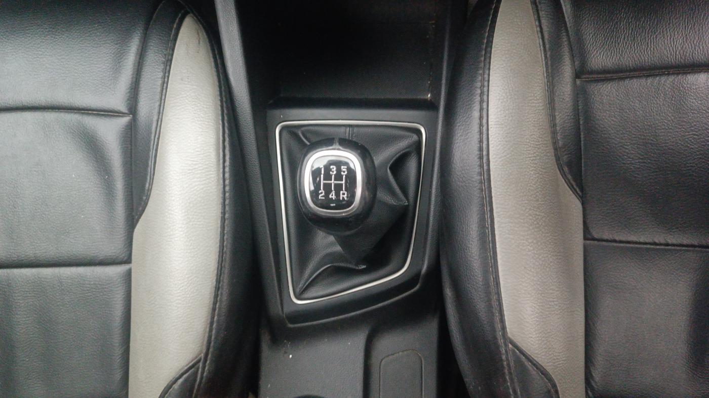 2016 Hyundai Elite i20 ASTA 1.2 (O), Petrol, Manual, 97,005 km, Gear Lever