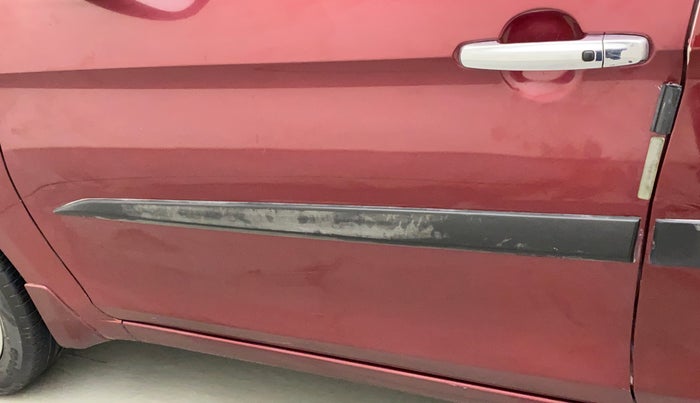 2016 Maruti Ciaz ZXI+, Petrol, Manual, 31,761 km, Front passenger door - Minor scratches