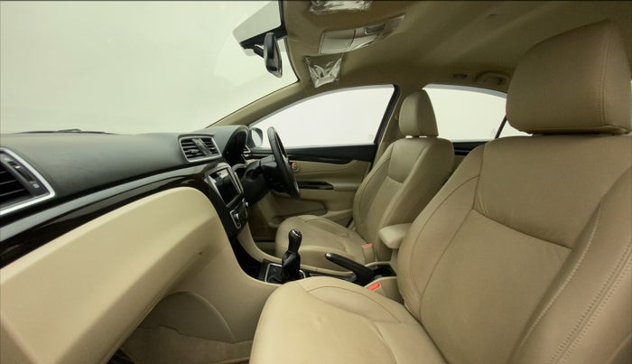 2016 Maruti Ciaz ZXI+, Petrol, Manual, 31,761 km, Right Side Front Door Cabin
