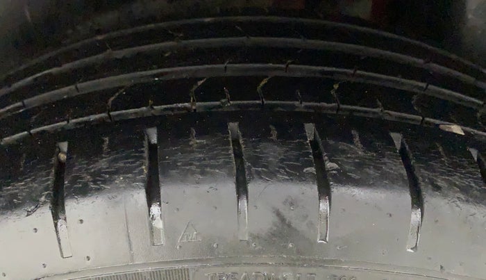 2016 Maruti Ciaz ZXI+, Petrol, Manual, 31,761 km, Left Rear Tyre Tread