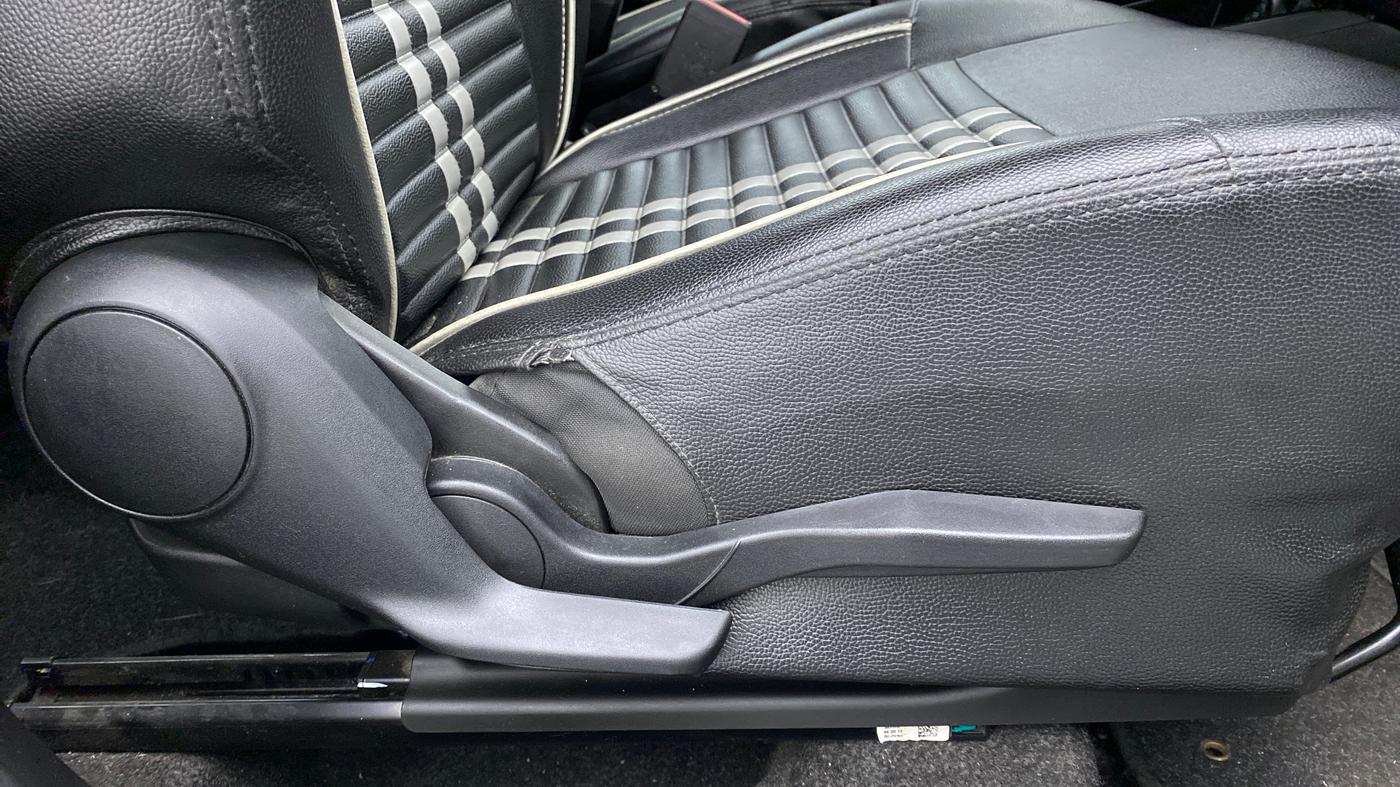 2018 Maruti Swift VXI D, Petrol, Manual, 38,328 km, Driver Side Adjustment Panel